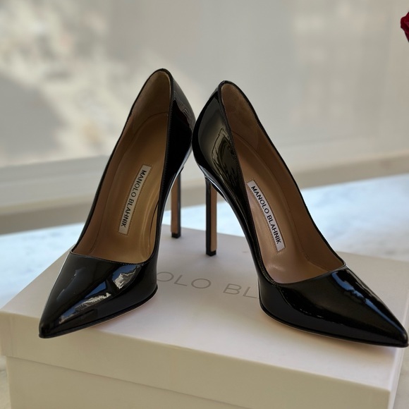 NWT Manolo Blahnik Iconic Black Patent Leather Heels - Picture 3 of 5
